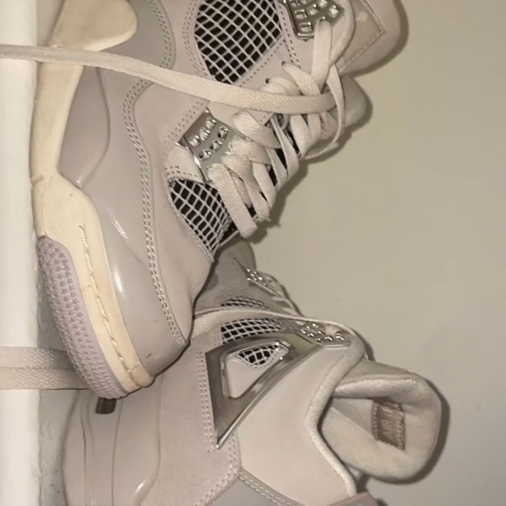 Jordan 4 Frozen Moments